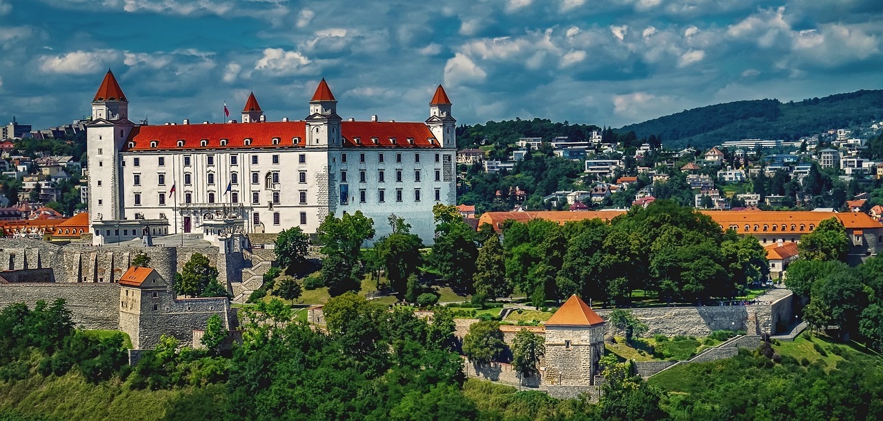 Transfer from Cesky Krumlov to Bratislava - Budweis-shuttle.cz